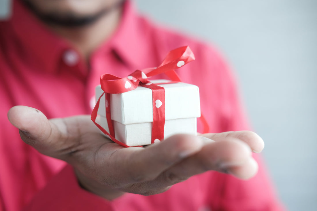 Lustige Bürogeschenke: Warum ironische Geschenke für Kollegen das einzig Wahre sind